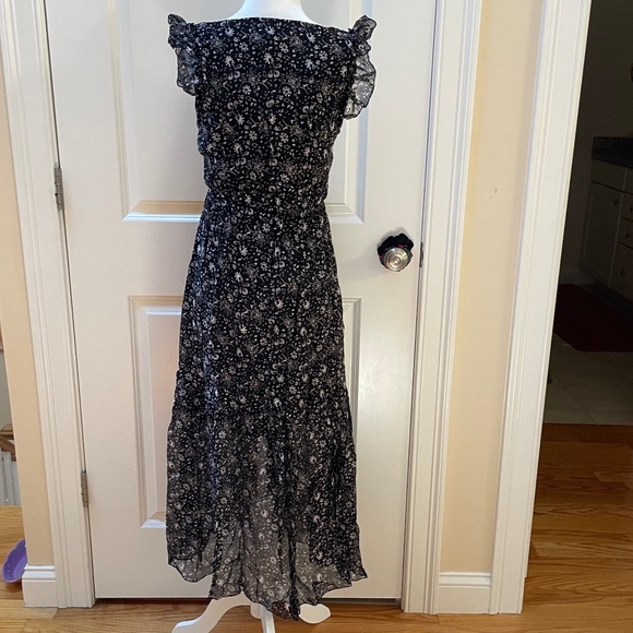 Ditsy Floral Silk Flutter Sleeve Tiered Maxi Dress from LE RAGAZZE - Picture 3 of 5